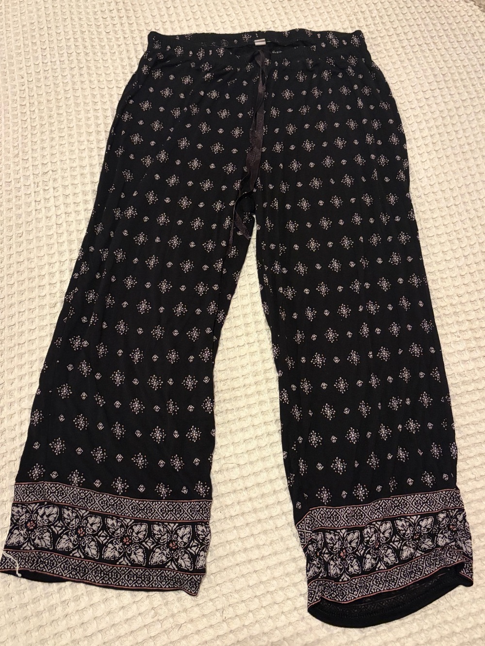 Croft & Barrow Black Bohemian Patterned Capri Pants